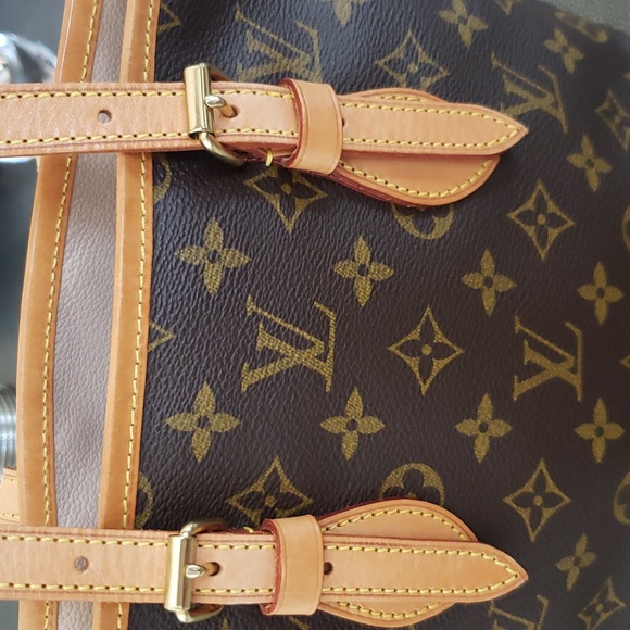 LOUIS VUITTON PETIT BUCKET -  LIKE NEW - Picture 4 of 14